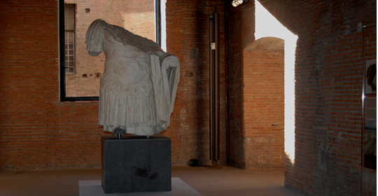 Statua acefala di personaggio imperiale dal Foro di Traiano