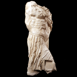Calco in resina di statua maschile stante con corazza (acefala)