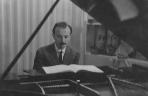 Armando Trovajoli_anni di preparazione Accademia Santa Cecilia_Archivio Mariapaola Trovajoli Armando Trovajoli_anni di preparazione Accademia Santa Cecilia_Archivio Mariapaola Trovajoli