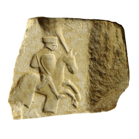 Forma in pietra per realizzare placchette o spille in materiale prezioso con figura di cavaliere. XIII secolo, (dall’area del Foro di Traiano)